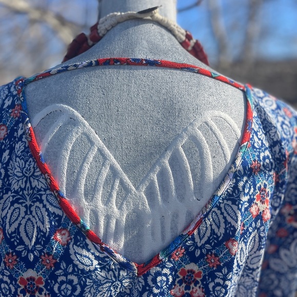 FIG AND FLOWER BOHO BLOUSE SIZE LG blue and red stylish top - Picture 12 of 16